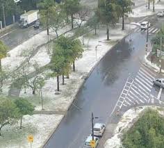 Check spelling or type a new query. Chuva De Granizo Deixa Ruas Cobertas De Gelo E Muda Cenario Em Cidade Do Interior De Sp Video Sorocaba E Jundiai G1