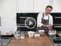 In Diesem Video Zeigt Ihnen Aaron Waltl Welche Zutaten Sie Fur Selbstgemachten Vanillepudding Brauchen Schritt Fur Schrit Mit Bildern Vanillepudding Vanillesauce Rezepte