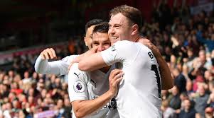 Burnley enter the match with 10 wins, 9 draws, and a whopping 17 loses, currently sitting dead last. Ashley Barnes Flutet Twitter Liverpool Fans Andern Profilbilder Sky Sport Austria