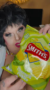 NOSHI NOSHI w/ Maxi Smith’s UK Limited Edition: Dill Pickle & Cheese, Now  look, I’m not usually one to go weak at the knees for a dill pickle, unless  it’s hiding in a Macca’s burger. Gnawing