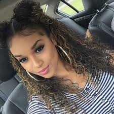 Curly hair looks fine when done in layers and it is also the latest trend that creates a cool display. Pin By Malika On Prettygang Curly Hair Styles Naturally Cute Curly Hairstyles Curly Hair Styles