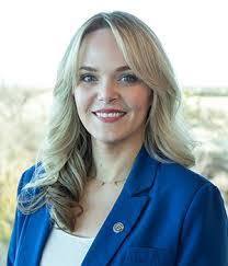 Amber Steel's Instagram, Twitter & Facebook