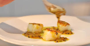 Bjr j ai cuisine les vols aux vent de st jacques sans saumon laurier et gingembre et faire gratines au four dans des coquilles un delice a refair pour noel cordialement naja. Declic En Cuisine Noix De St Jacques Poelees Au Vinaigre De Mangue A L Oliviera L Olivier