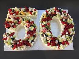 Lettere e numeri a cinquantaquattro su sfondo nero. Pin En Torte Con Numero