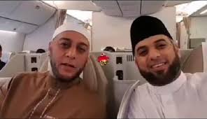 Umur 44 tahun) adalah pendakwah dan ulama berkewarganegaraan indonesia. Sore Hari Ditusuk Syekh Ali Jaber Sudah Berdakwah Kembali Seleb Tempo Co