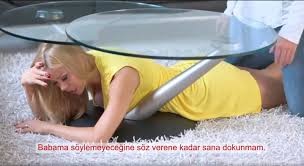 Cam Sehpaya Sıkışan Karısını Zorla Sikti - Kasut Porno