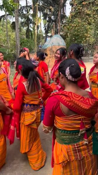 ❤️Bodo Traditional Dance❤️#shorts #instgram #viralvideos❣️likesfollowme💯💯💯💯❤️❤️❤️❤️❤️💯❤️❤️💯