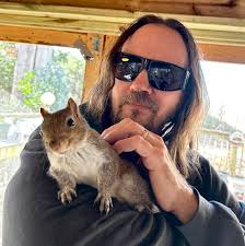 Funniest Nest 🐿️🐿️😜