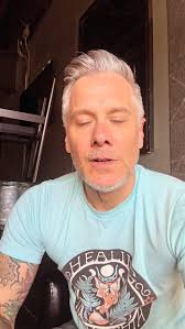 I got replaced by AI and it was weird lol. All I can say is thanks to all  the folks who go out and support live music! 👏👏