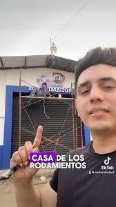 Remodelación de fachada con rotulación comercial para  @lacasadelosrodamientoshn #chriscobosart #instagood #instadaily #art  #artoftheday