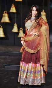 Malaika Arora Lehenga Ramp Walk At Blenders Pride Fashion Tour 2013 Indian Wedding Dress Bollywood Lehenga Indian Bridal Dress