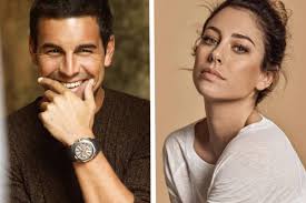 En las últimas semanas los actores mario casas y blanca suárez han sido el centro de atención de al mediano de los casas le traicionó el subconsciente cuando fue preguntado sobre la nueva novia de su hermano. Mario Casas Apoya A Su Novia De La Forma Mas Tierna Posible Nueva Mujer