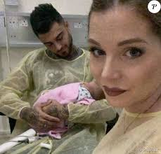 Et la jeune femme a du mal à accepter son nouveau corps. Jessica Thivenin Premier Peau A Peau Avec Bebe Maylone Toujours Hospitalise Purepeople