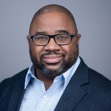 Executive Director Dante Cantú recognized for student success leadership