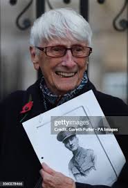 33 fotos e imágenes de alta resolución de Ruth Abbey