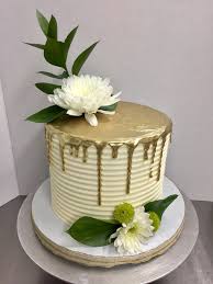 1 Tier Black And Gold Drip Cake Minimalist Single Tier Wedding Cake With Gold Drips Bakery Cakes Cake Tiered Wedding Cake