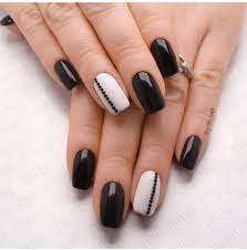 El significado del color de blanco es la pureza, la inocencia, la. Acrylicnailsshort Manicura De Unas Esmalte De Unas Blancas Unas Negras Decoradas