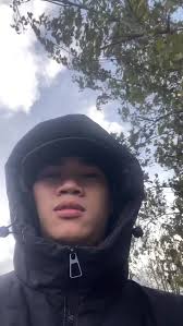 Mới chớm thu mà gió nó rít như bão