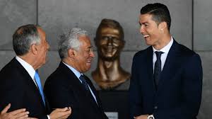 The portuguese superstar was an unused substitute for. Cristiano Ronaldo Bekommt Neue Buste Goal Com