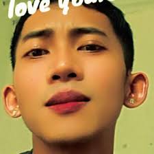 MULANAY, QUEZON: Kuya Boks/Bokyo ang tawag sa kaniya ng mga Mulanayin.  Kilala si Kuya Bokyo dahil matagal na siyang nagtitinda ng masarap na  iskrambol sa Mulanay. Photo: Markus Jose A Oraa