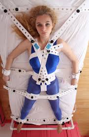 Strapped down Foto Porno - EPORNER