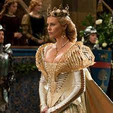 Ea fuge de la palat si se refugiaza in casa unor. Snow White And The Huntsman AlbÄƒ Ca ZÄƒpada È™i RÄƒzboinicul VanÄƒtor 2012 Film Cinemagia Ro