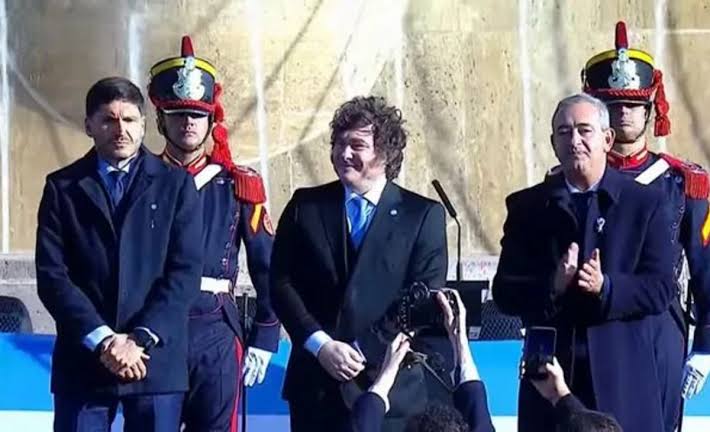 Javier Milei encabeza el acto del Día de la Bandera en Rosario