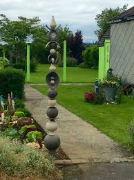 Pin Von Betty Kramer Auf Totems Gartenstecker Keramik Garten