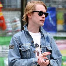 Macaulay carson culkin was born on august 26, 1980 in new york city.5 culkin's father, christopher cornelius kit culkin, is a former actor known for his productions on broadway and is. Macaulay Culkin Starportrat News Bilder Gala De