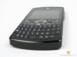 Motorola Q 9h review: Moto messenger ...