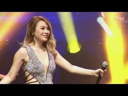 Vi Em Qua Yeu Anh Mỹ Tam Live In America Youtube Yeu Anh Hoạt Hinh Vui Nhộn Ca Sĩ
