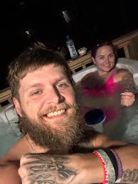 Hot Tub LIVE stream anyone? 🔥...
