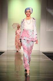 Model baju sasirangan memiliki motif yang sangat khas. 31 Ide Sasirangan Gaun Gaun Musim Panas Model