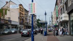 Der ortsname leitet sich von mersch für feuchtes weideland und loh für hochwald ab. Duisburg Schon Wieder Muss Marxloh Gerettet Werden Welt