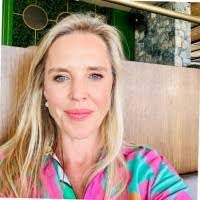 Candice Henning's Instagram, Twitter & Facebook