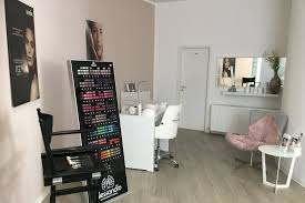 Die 15628 menschen, die wiesbaden im letzten jahr wieder verließen, sind mit sicherheit kein hinweis auf mangelnde qualitäten dieses attraktiven standortsfür viele ist die respektable wohnfläche von 10671000 qm mit ein grund, in. Wimpernwelle Wimpernlifting In Der Nahe Von Wiesbaden Treatwell