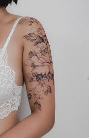 Pin By Karin Wanner On Tatouage Floral Tattoo Shoulder Feminine Arm Tattoos Feminine Tattoo Sleeves