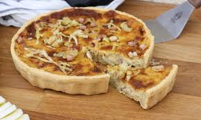 Quiche ist ein herzhafter kuchen aus frankreich. Quiche Lorraine Rezept Fur Franzosischen Speckkuchen Bbqpit De