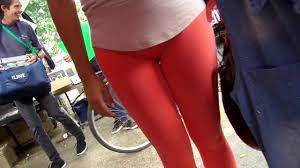 Yummy cameltoe on the red yoga pants | voyeurstyle.com