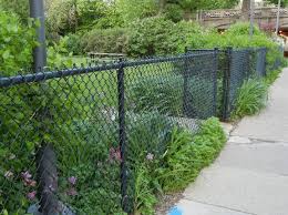 Wire, when installed correctly, will last for 3. Popular Painting Chain Link Fence Home Ideas For Your Home Install Base Wire On A Painting Chain Link Fence Install Base Wire On A Painting Chain Link Fence