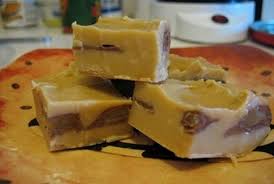 Les Amateurs De Caramilk Vont Adorer Cette Recette De Sucre A La Creme Au Caramilk Fudge Recipes Desserts Food