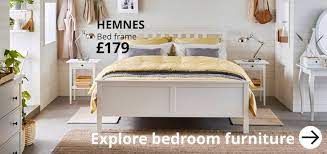The Hemnes Bedroom Series In White Showcasing The Bed In Central View Sidetables Either Side And Par Quartos Pequenos 5 Quartos Planta Armazenamento No Quarto