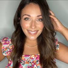 Christy Linn's Instagram, Twitter & Facebook