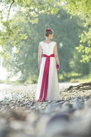 Doch nicht alle ladys scheinen sich über ihre anwesenheit zu freuen. Aktuelle Brautkleid Kollektion 2021 Jetzt Entdecken Kleid Hochzeit Blumenmadchen Kleid Braut