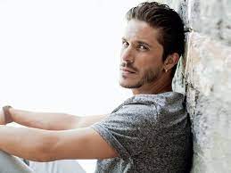 Τωρα τι να το κανω | νικοσ οικονομοπουλοσ (αποκλειστικα στο ρυθμο 94.9). Zwdia Kai Asteria Nikos Oikonomopoylos H Gynaika Ta Piata Kai Oi Anamnhseis Apo Thn Paidikh Hlikia Astrology Gr