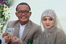 Perkembangan kondisi nathalie holscher yang lemah saat hamil ini membuat banyak orang khawatir. Rencana Sule Dan Nathalie Holscher Setelah Nikah Bulan Madu Dan Ingin Punya 2 Anak Halaman All Kompas Com