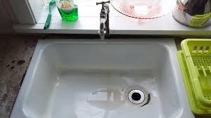 sink, no hot water (like in the toilet