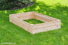 Skinny deck gardening bed for growing herbs, vegetables, and flowers. How To Make A Garden Box