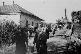 Пристань на реке сула (приток днепра). Zhiteli Evrejskogo Proishozhdeniya Goroda Lubny Idut Na Ukazannoe Okkupantami Mesto Sbora Voennoe Foto