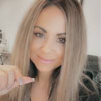 Tara Borden's Instagram, Twitter & Facebook